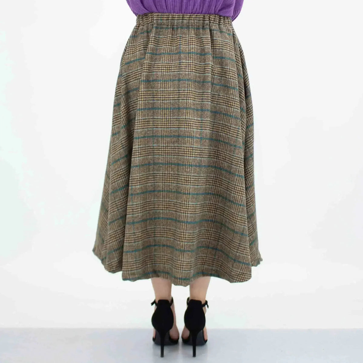Plaid Flare Midi Skirt with Pockets – Stylish & Comfortable Gray Skirt